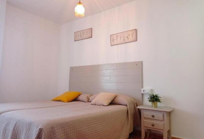 اتاق استاندارد سه نفره, Hostal Buena Vista