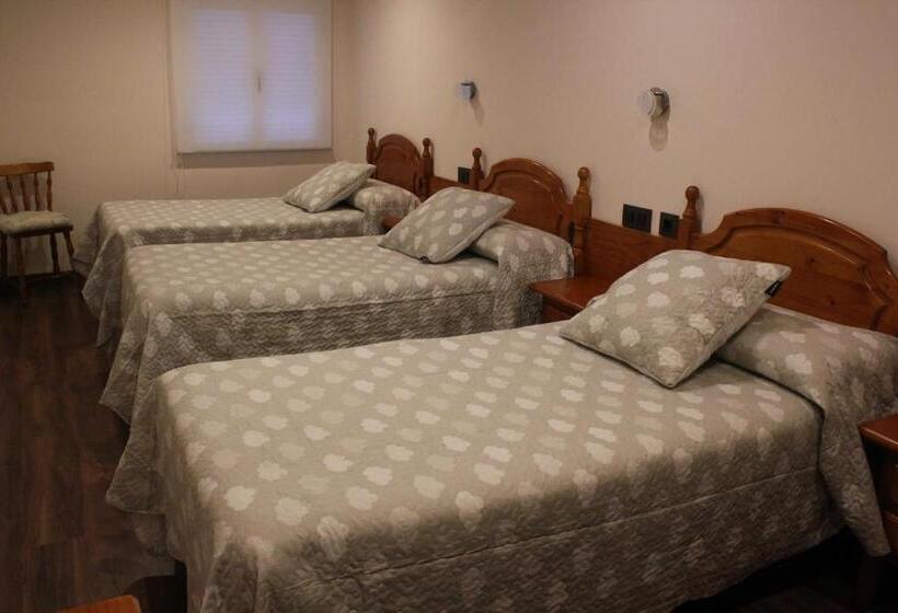 Номер Стандарт Трехместный, Hostal Extremeño