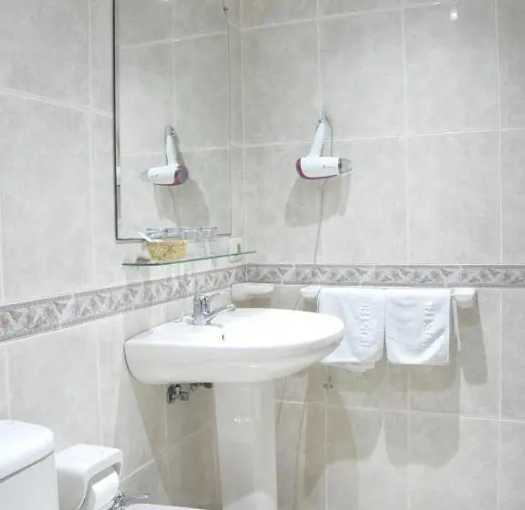 Perhehuone, Hostal Paz