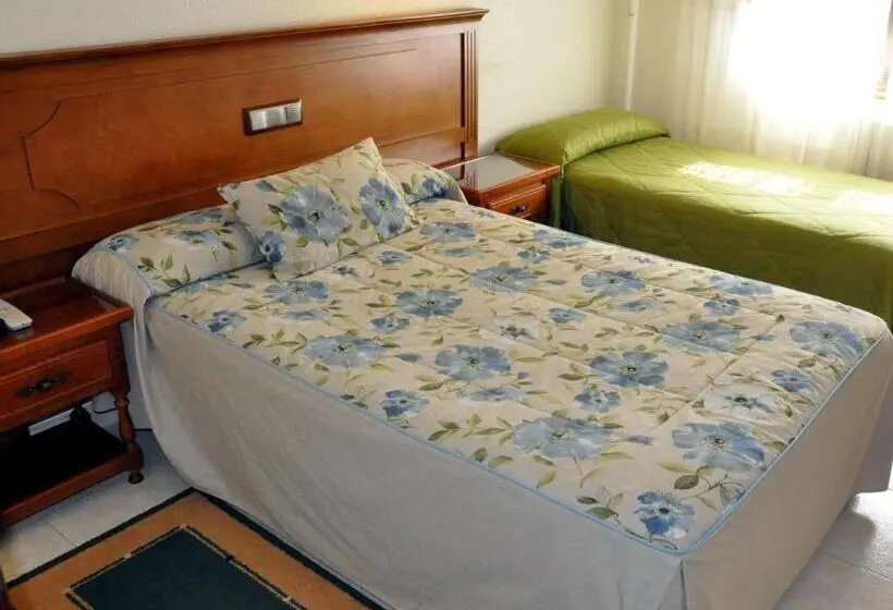 Standard Kolmen Hengen Huone, Hostal Paz