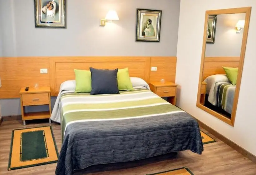 Standard Kolmen Hengen Huone, Hostal Paz