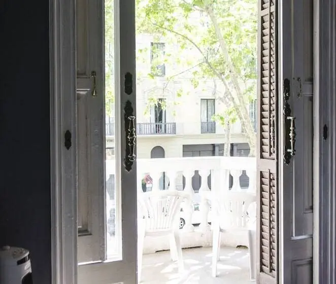 اتاق استاندارد سه تخته با سرویس بهداشتی مشترک, Bed & Art Barcelona