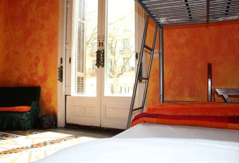 Номер Стандарт Четырехместный Совместный Санузел, Bed & Art Barcelona