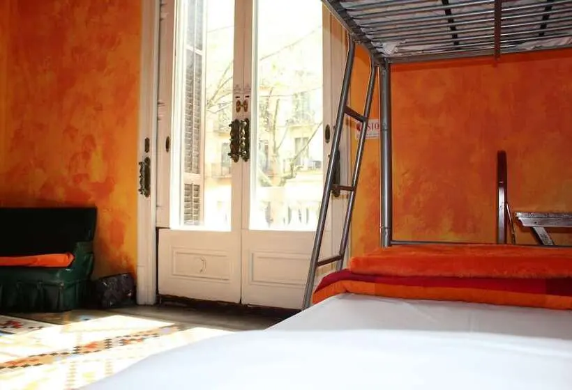 اتاق استاندارد چهارنفره با سرویس بهداشتی مشترک, Bed & Art Barcelona