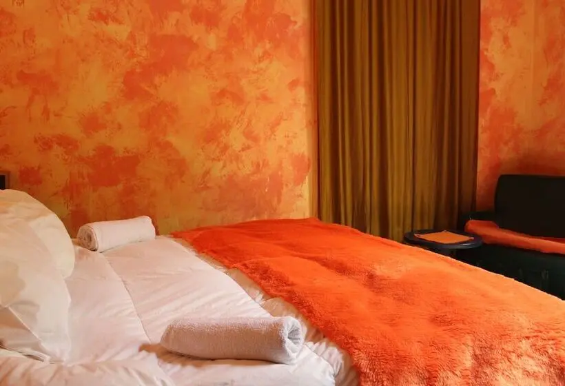 اتاق استاندارد چهارنفره با سرویس بهداشتی مشترک, Bed & Art Barcelona