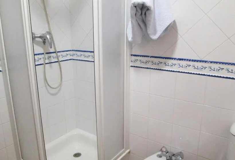 Standardzimmer, Fonda Urquizu