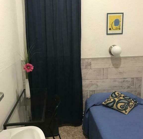 스탠다드 싱글 룸 공동욕실, Hostal Carlos Iii