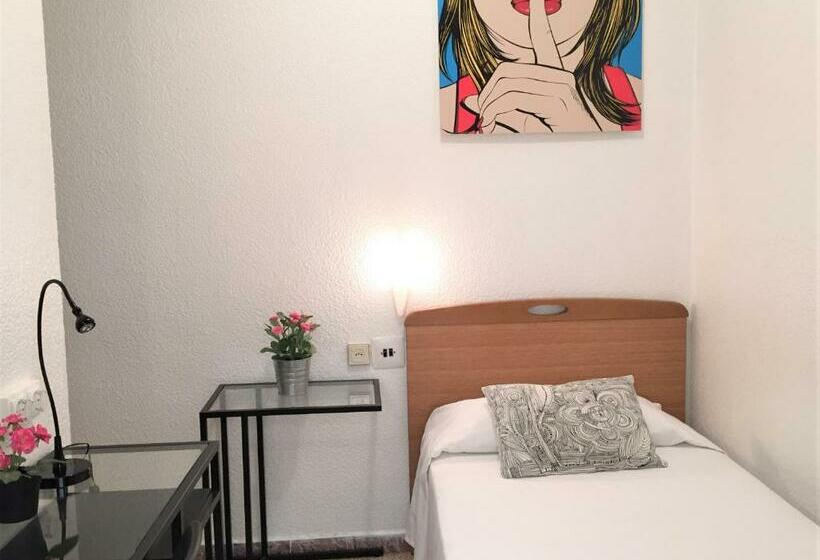 스탠다드 싱글 룸 공동욕실, Hostal Carlos Iii