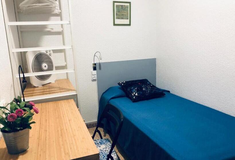 스탠다드 싱글 룸 공동욕실, Hostal Carlos Iii