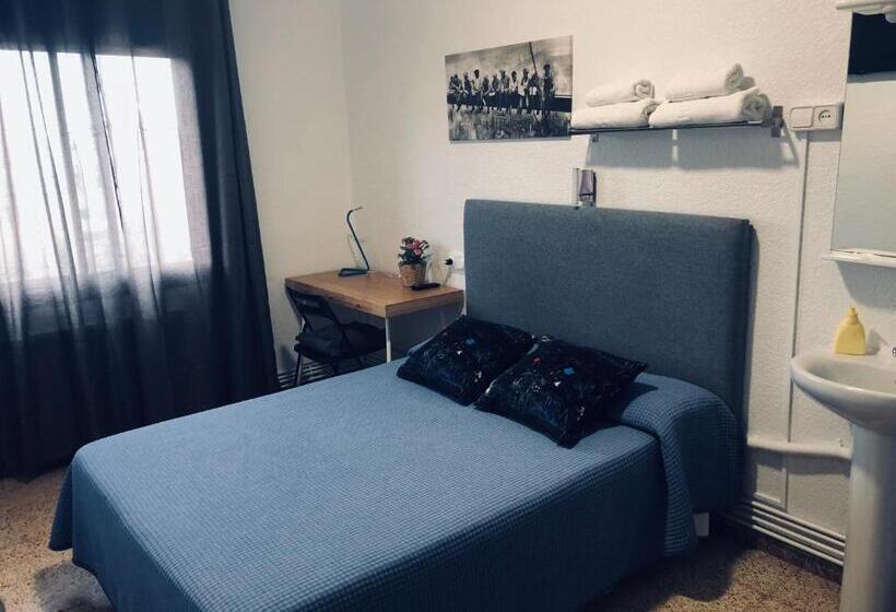 스탠다드 룸 공동 욕실, Hostal Carlos Iii