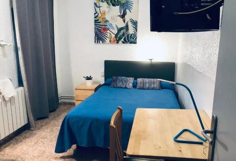 バス共有のスタンダードルーム, Hostal Carlos Iii