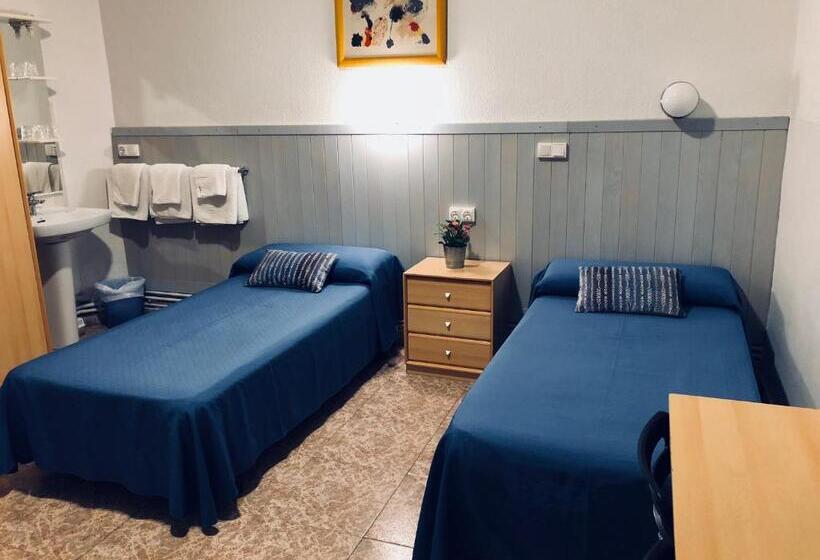 带共用浴室的标准房间, Hostal Carlos Iii