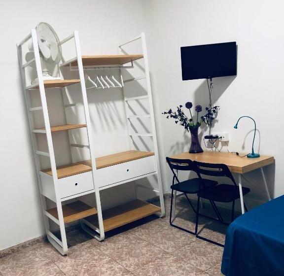 스탠다드 룸 공동 욕실, Hostal Carlos Iii