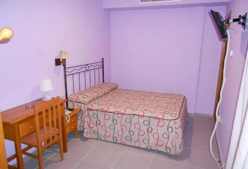 اتاق استاندارد یک نفره, Hostal Donaire Ii