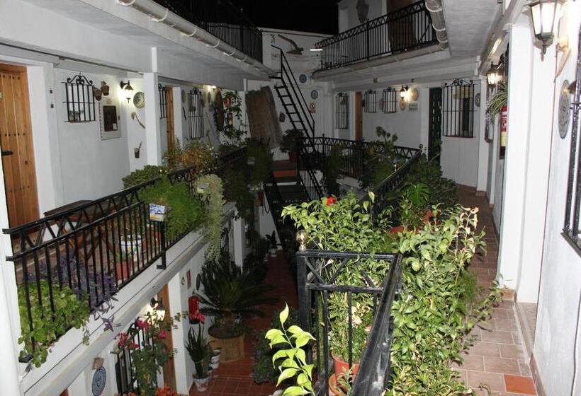 اتاق استاندارد چهار تخته, Hostal El Patio