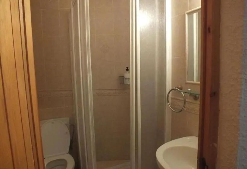 اتاق استاندارد چهار تخته, Hostal El Patio