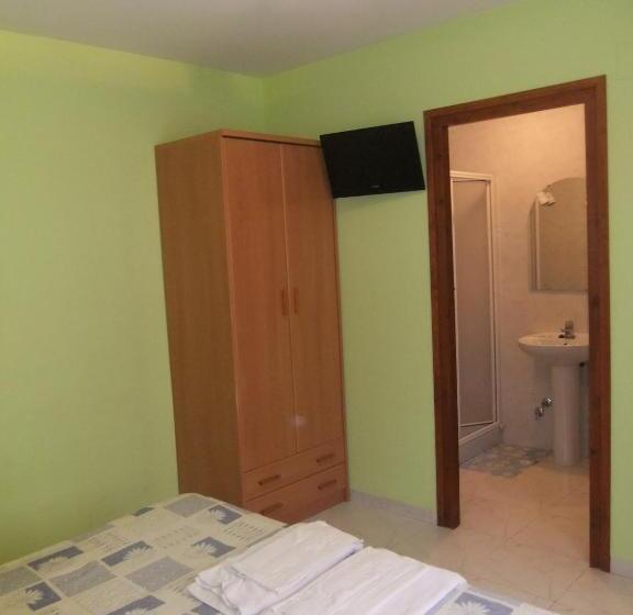 标准间, Pensió L'estada