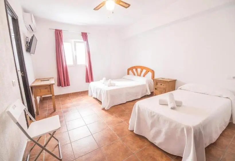 Economy Triple Room, Pensión Riad Mediterraneo