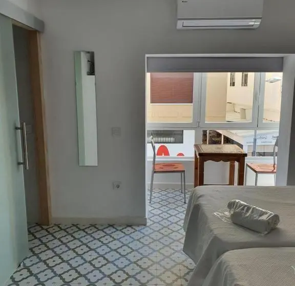 سوییت لوکس, Pensión Riad Mediterraneo