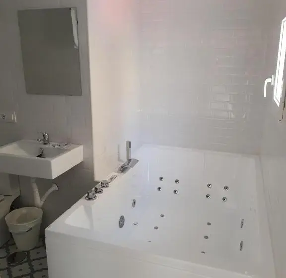 سوییت لوکس, Pensión Riad Mediterraneo