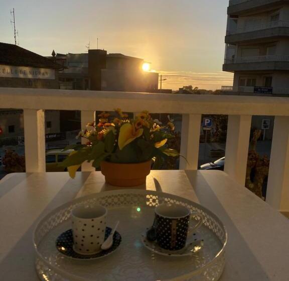 اتاق لوکس با بالکن, Pensión Venus