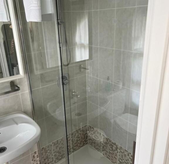 Номер Стандарт, Pensión Zeus