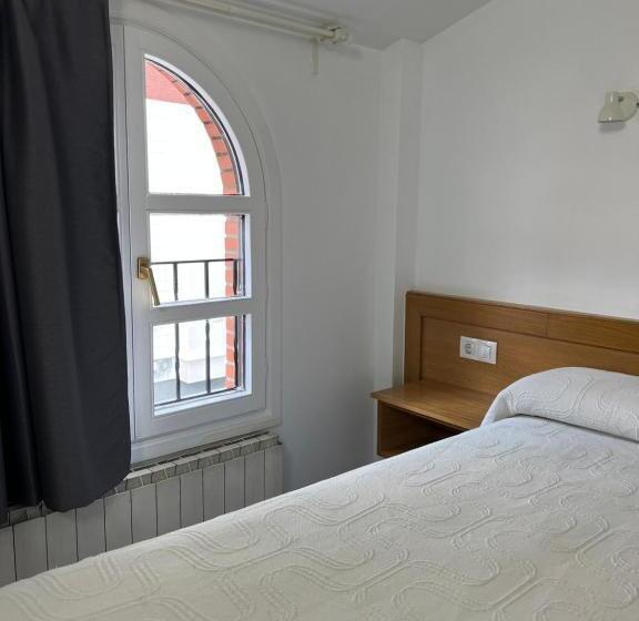 Номер Стандарт, Pensión Zeus