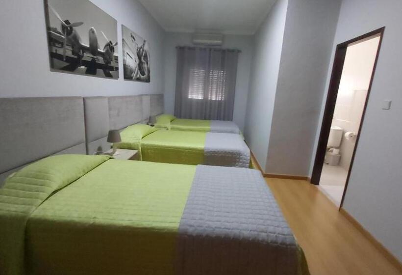 غرفة قياسية ثلاثية, Residencial As Canárias