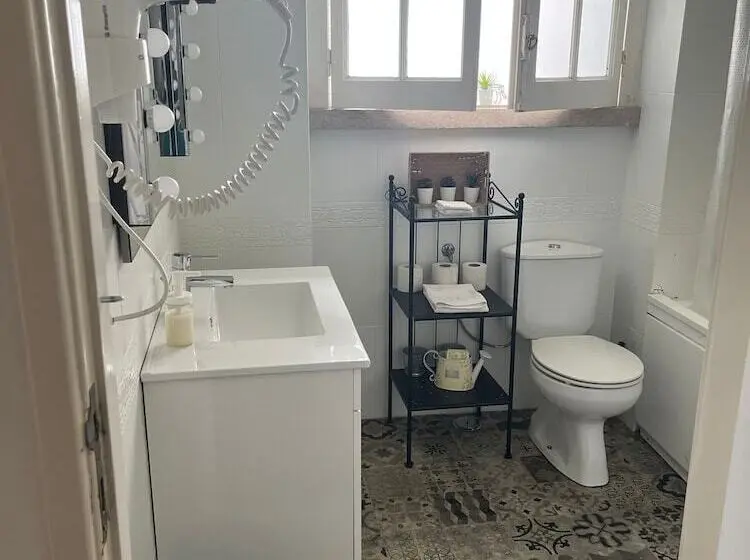 اتاق استاندارد با سرویس بهداشتی مشترک, Alvalade Ii Airport Guest House