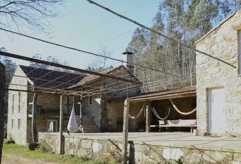 Talo 2 Makuuhuonetta, Moleiro Da Costa Má