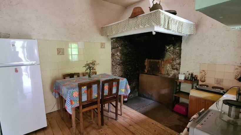 منزل غرفتين نوم, Moleiro Da Costa Má