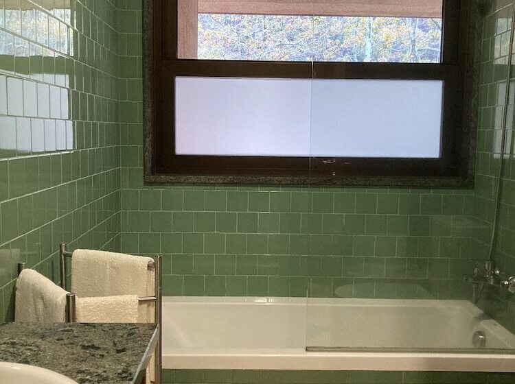 غرفة قياسية, Moleiro Da Costa Má