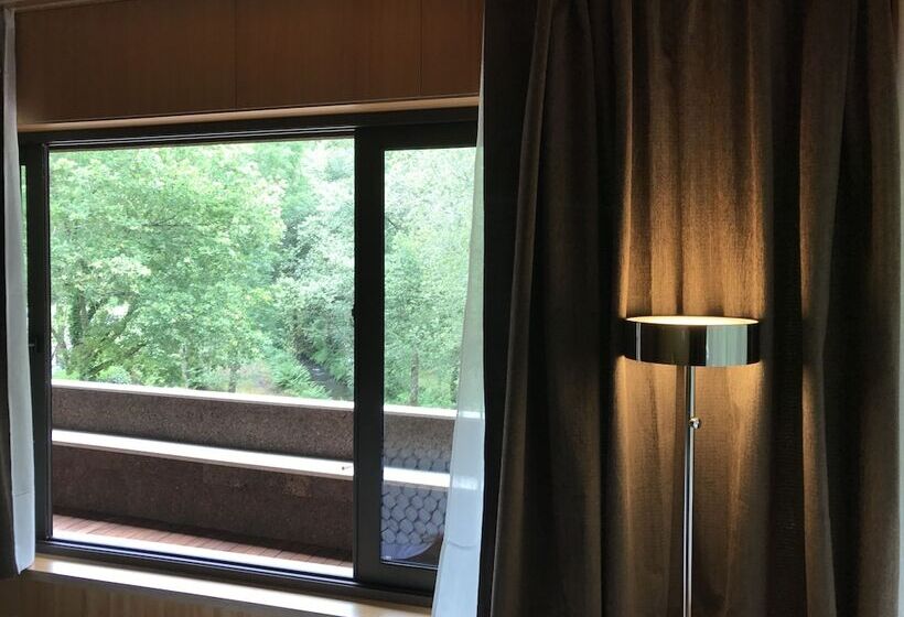 غرفة قياسية, Moleiro Da Costa Má