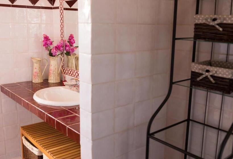 اتاق لوکس با چشمانداز, Monte Farropo