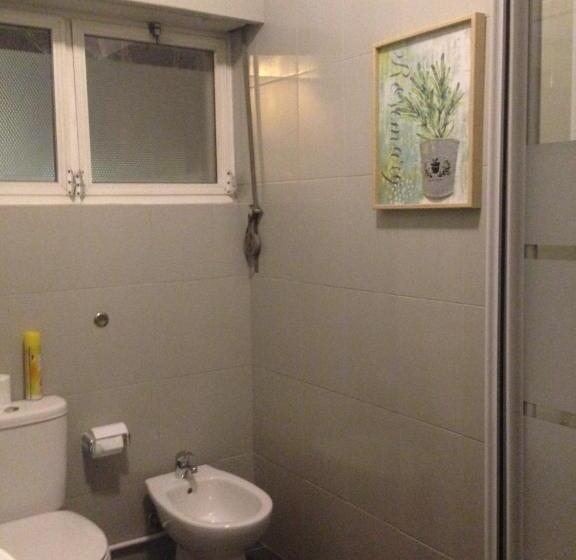 اتاق استاندارد چهارنفره با سرویس بهداشتی مشترک, Palm Guesthouse B&b Rooms