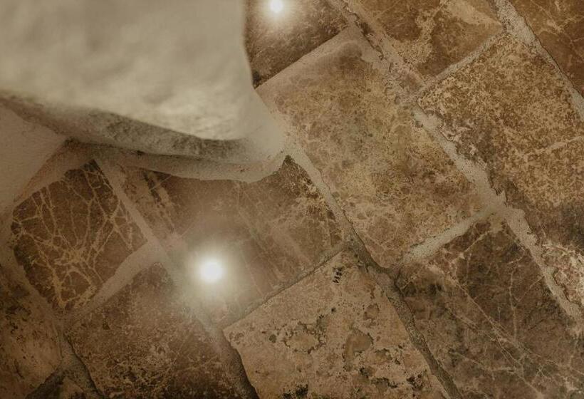 اتاق پریمیوم چهارنفره, Pietragialla