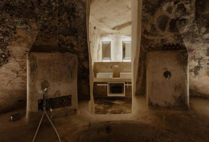 اتاق پریمیوم چهارنفره, Pietragialla