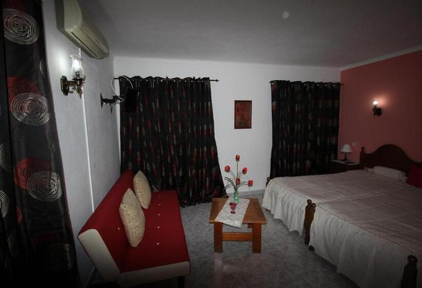 غرفة قياسية ثلاثية, Vila Sodré Guest House