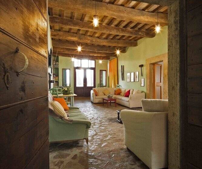 Семейный Номер, Castello Di Titignano