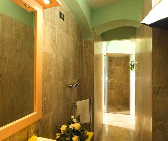 חדר משפחתי, Castello Di Titignano