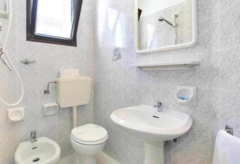 חדר אקונומי לארבעה, Venus Best Price