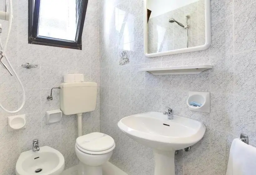 Economy Quadruple Room, Venus Best Price