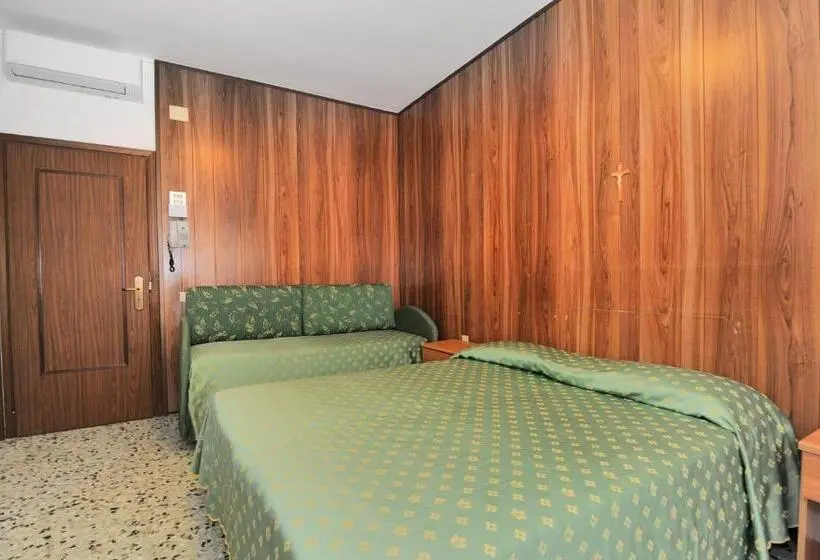 Economy Quadruple Room, Venus Best Price