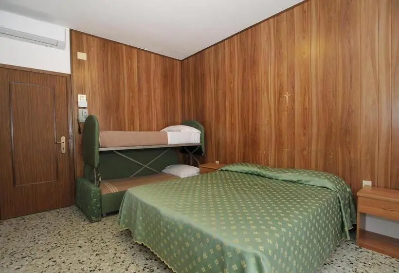 Economy Quadruple Room, Venus Best Price