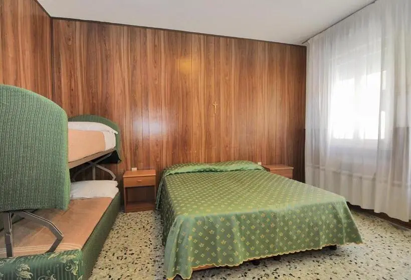 Economy Quadruple Room, Venus Best Price