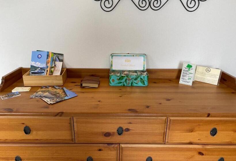 חדר משפחתי, La Stazione