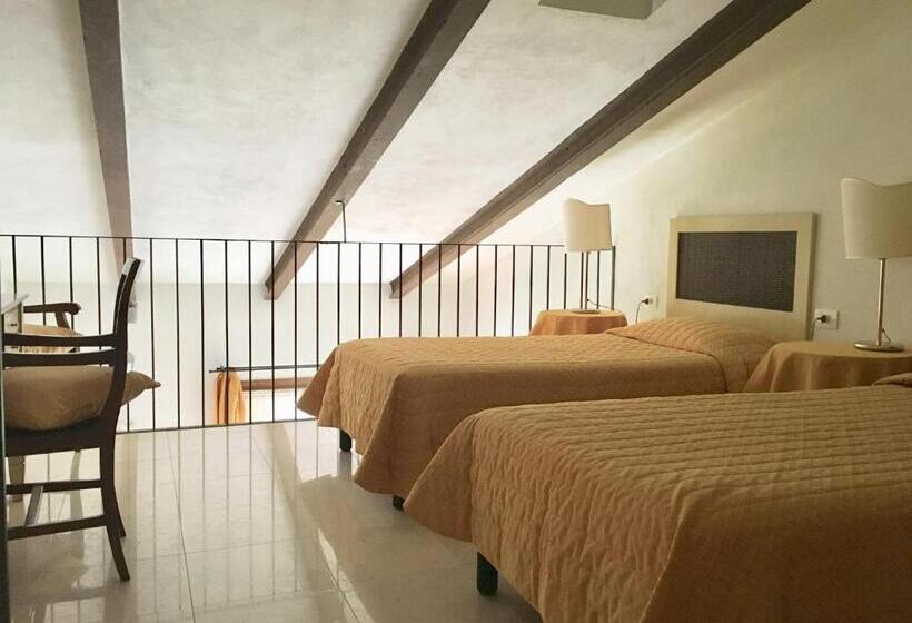 غرفة قياسية ثلاثية, La Cipriana