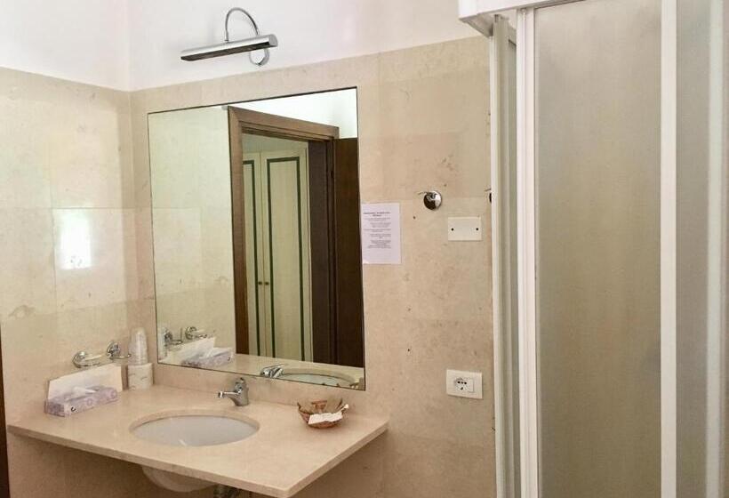 غرفة قياسية ثلاثية, La Cipriana