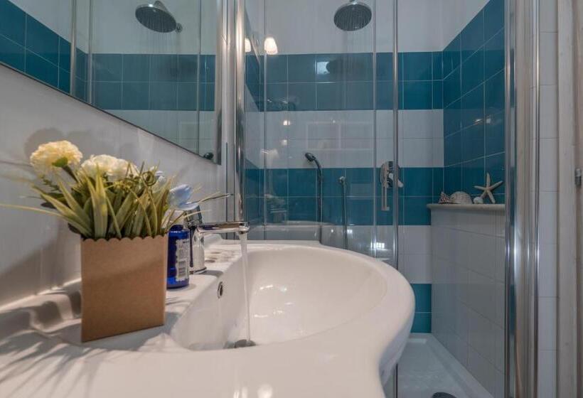 Номер Стандарт с Балконом, Bosa Queen House