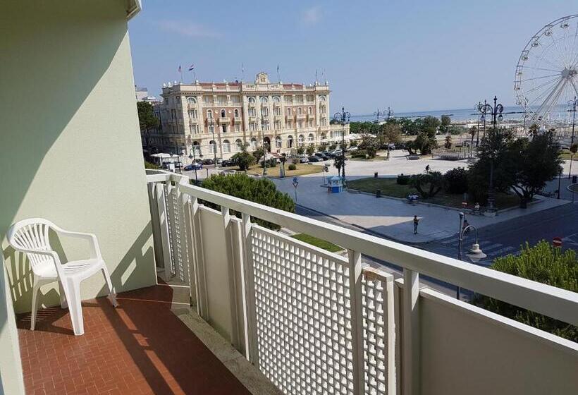 آپارتمان 1 خوابه با بالکن و چشم‌انداز دریا, Residence Adriana